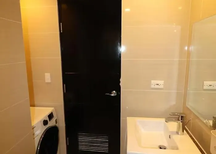 Aparthotel 81 Newport Blvd Across From T3 Newport Near World 4*